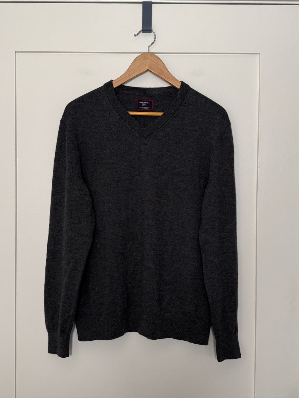UNTUCKit Spitler V Neck Sweater Mens Sz L Gray 100% Merino Wool Preppy Office